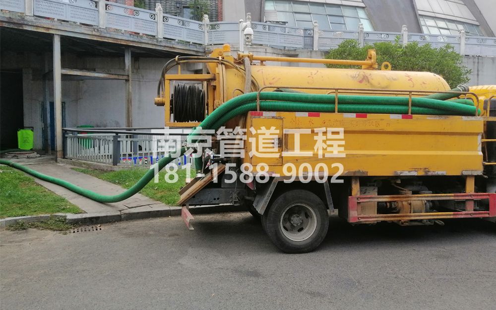 277兴隆村商场隔油池吸污