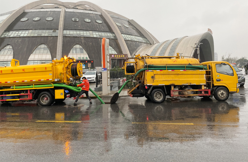 兴隆村商场管道清淤