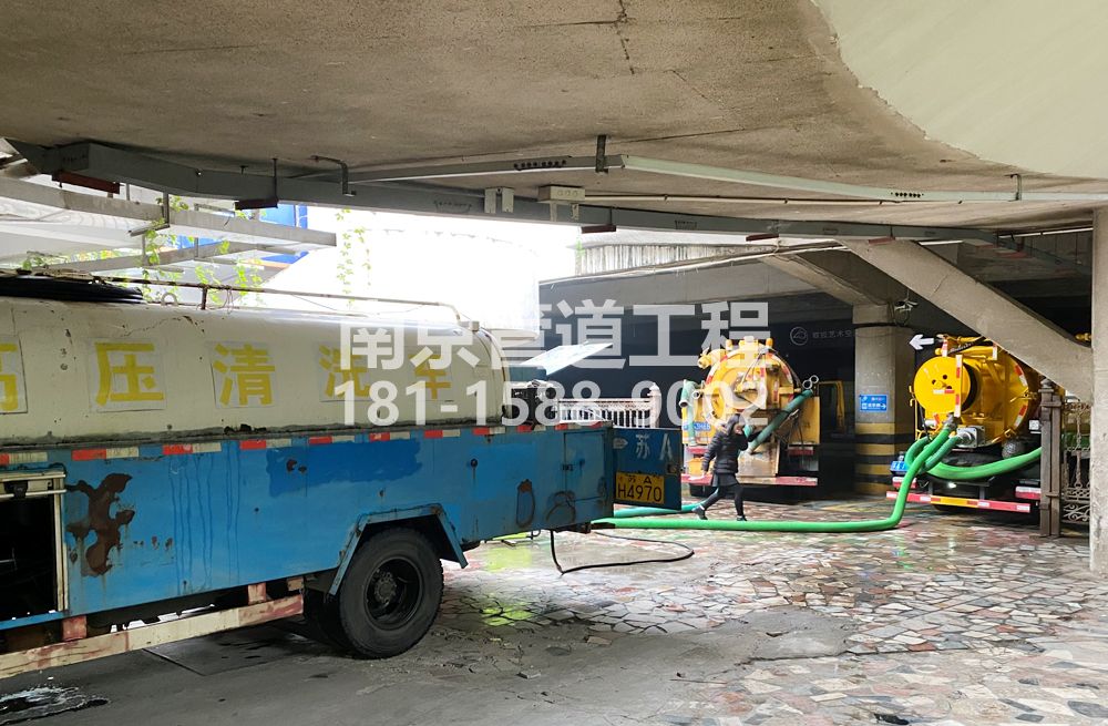 273兴隆村商场地下室污水清理