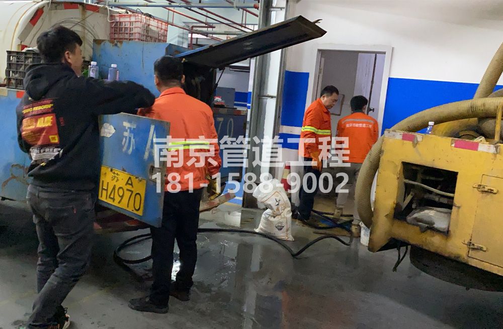 305兴隆村地下室管道清洗