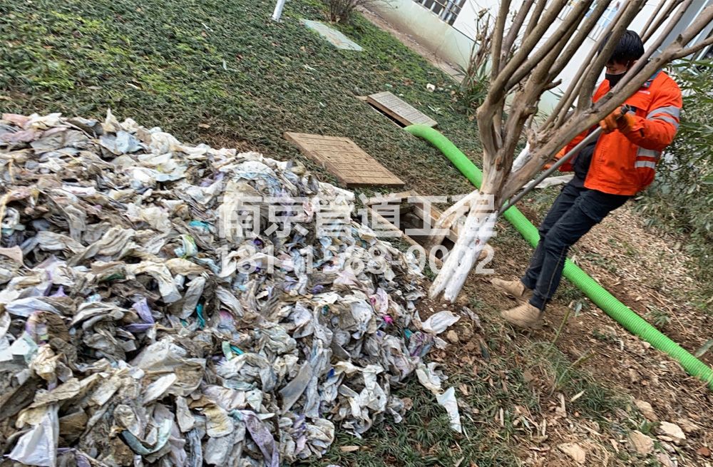315兴隆村化粪池垃圾清理