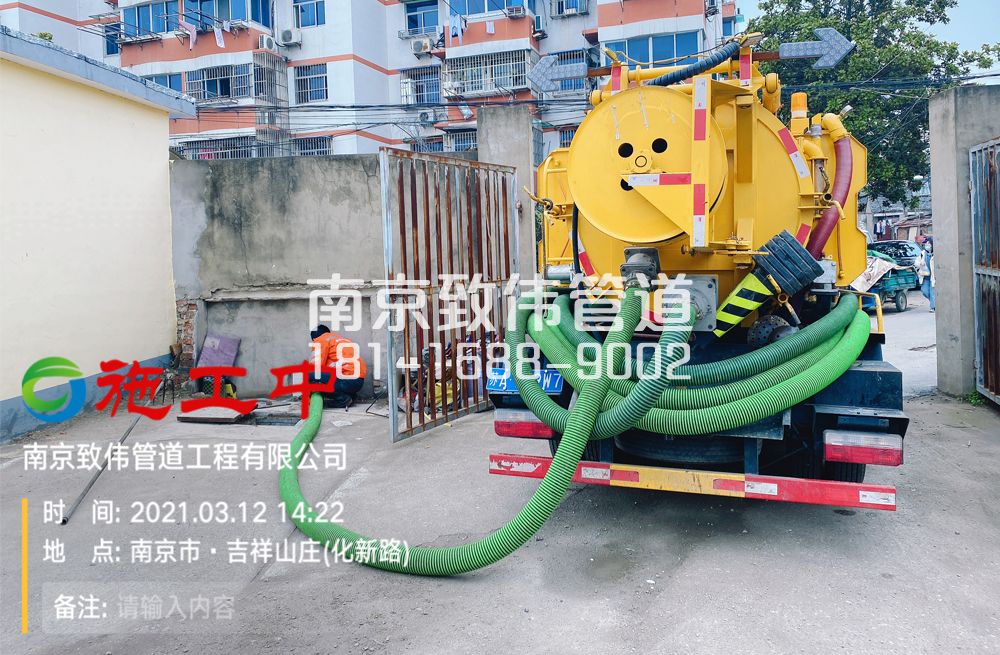 323兴隆村公厕化粪池清理